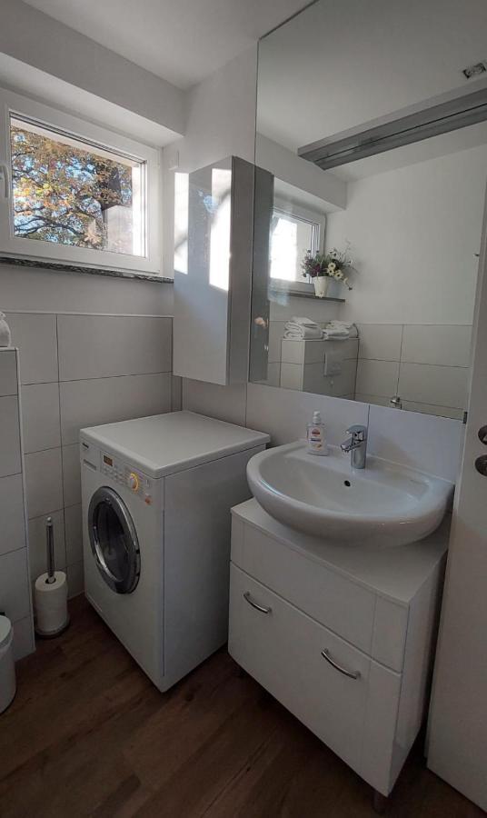 Stilvolle Wohnung In Elbnaehe Mit Balkon, Parkplatz Dresden Buitenkant foto